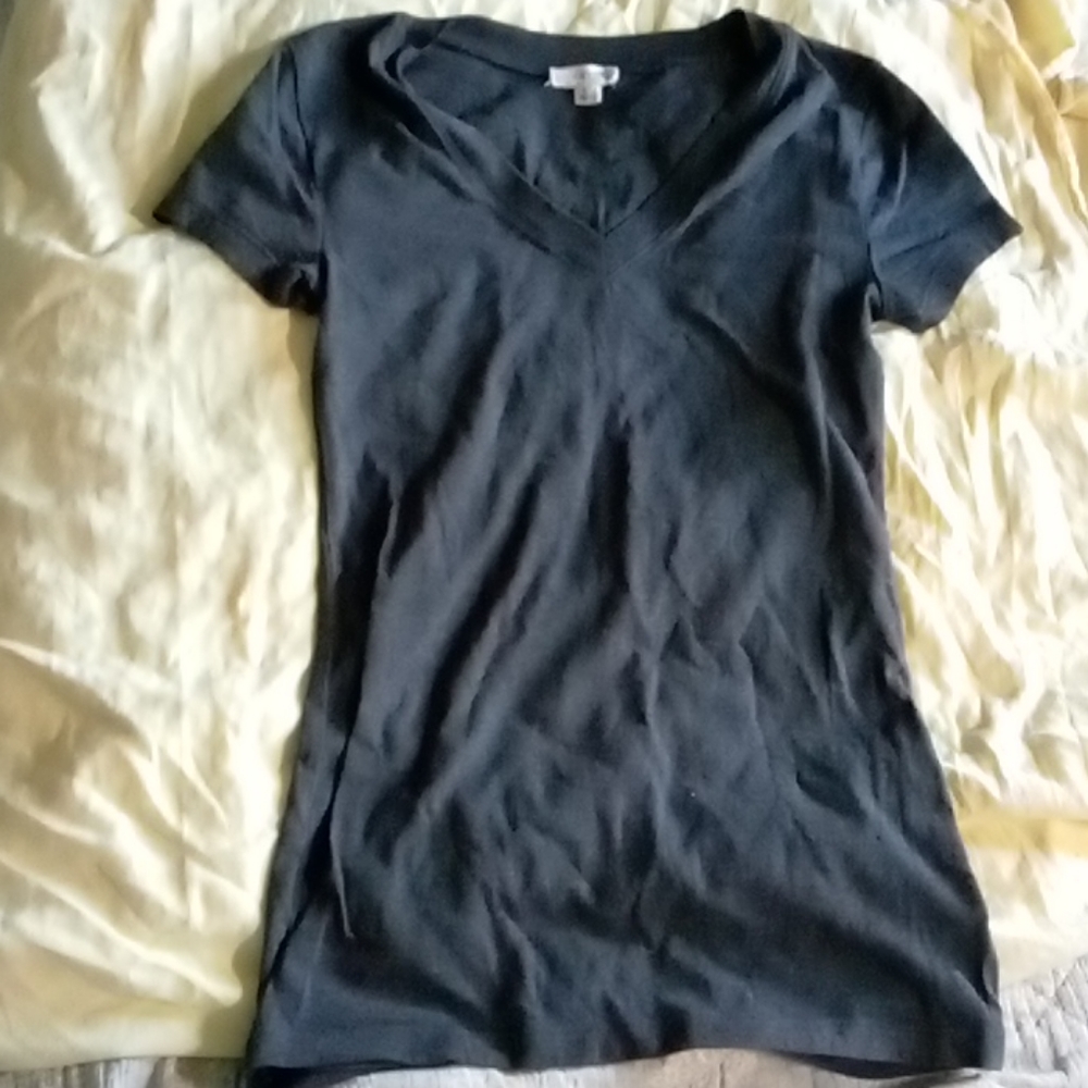 Zenana outfitters v neck tee
